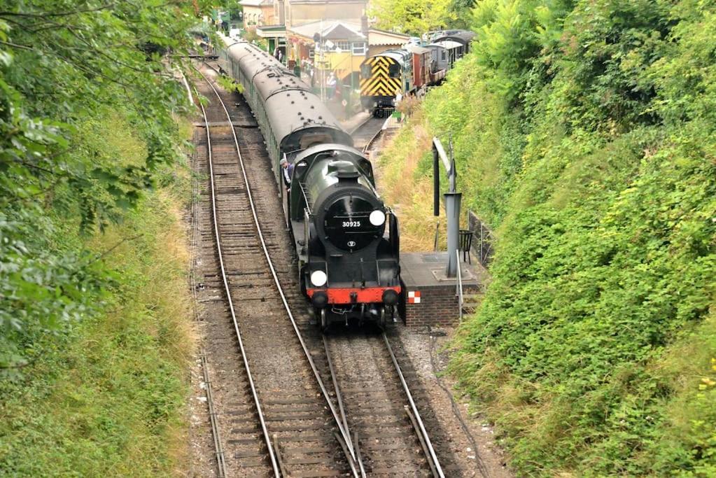 Cosy House, A Train Spotter'S Delight! Vila New Alresford Exterior foto